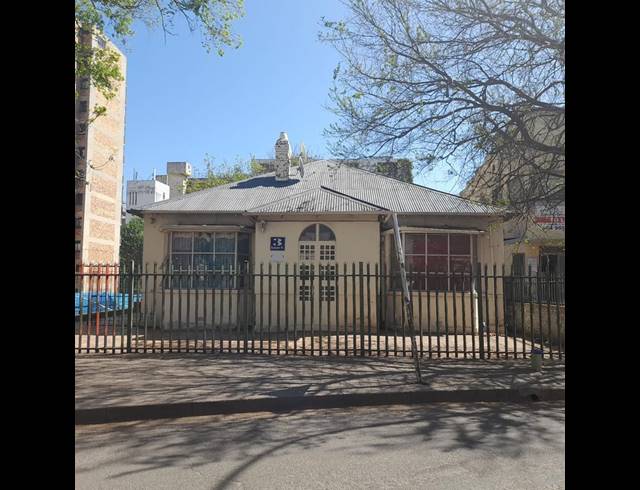 8 BEDROOM HOUSE FOR SALE IN BEREA